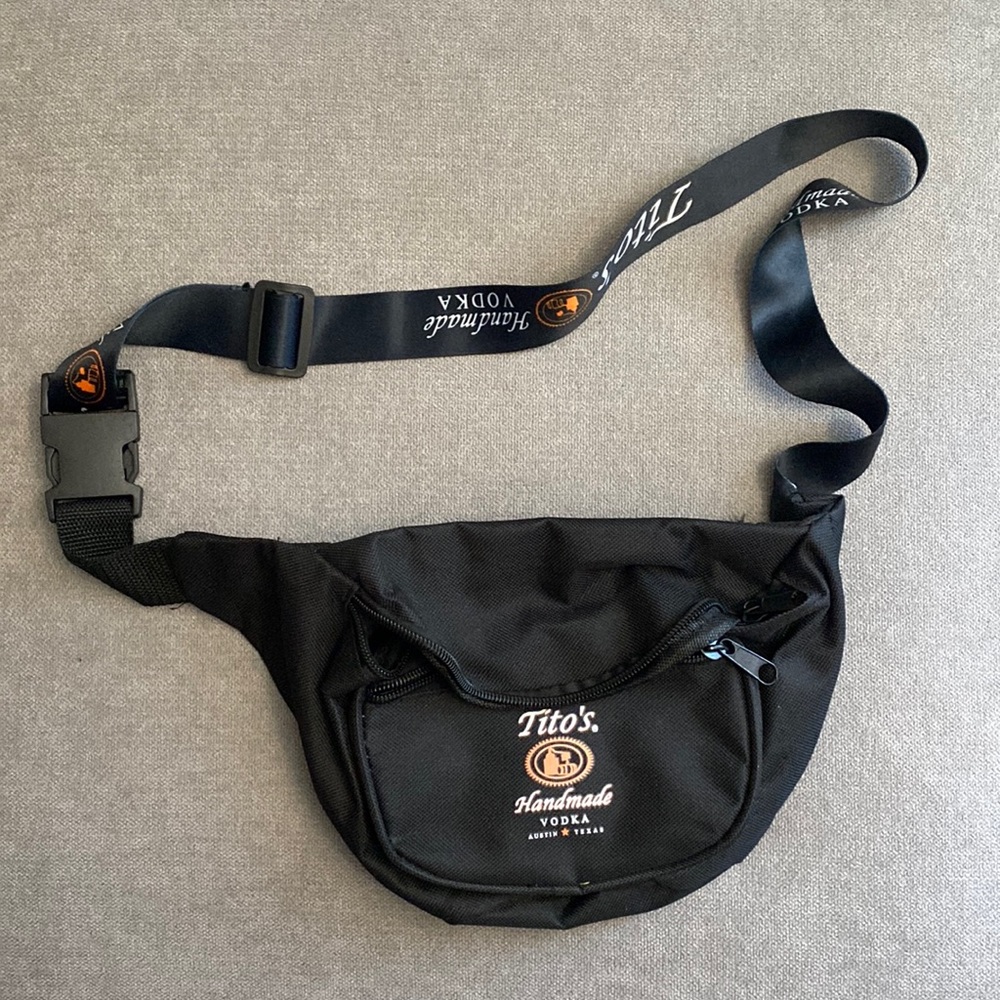 A fun Fanny pack to wear for day drinking and going out. Never used.